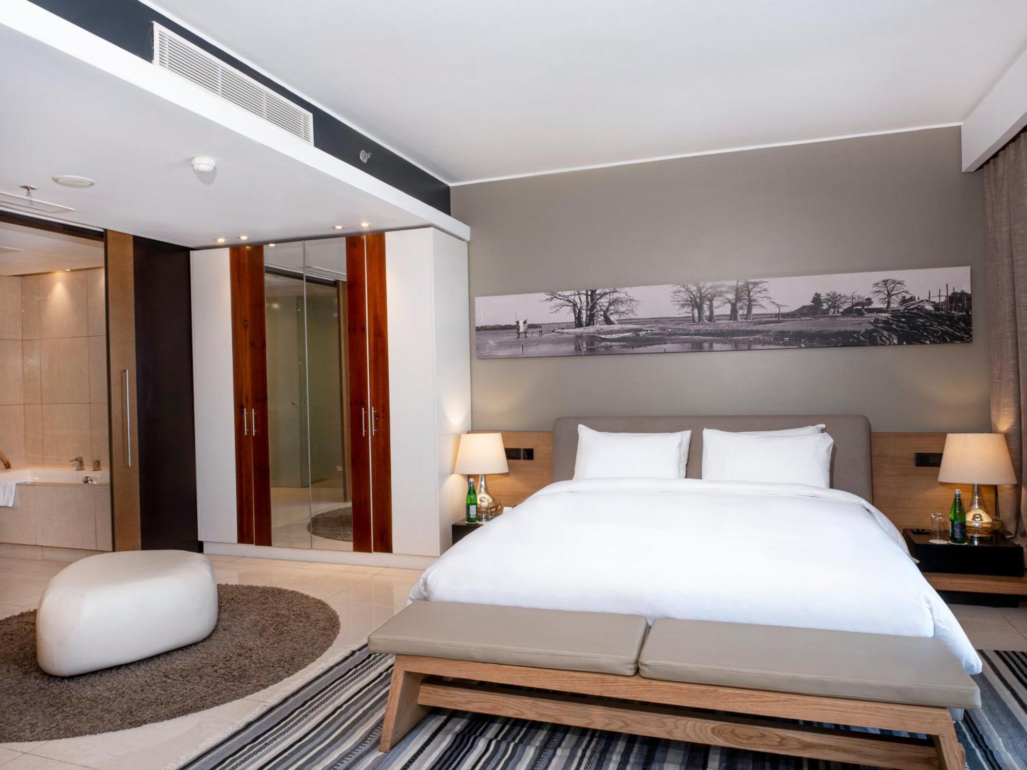 Noom Hotel Dakar Sea Plaza, A Member Of Radisson Individuals Luaran gambar A bedroom at the hotel